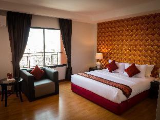 מלון Atrium Boutique 3*