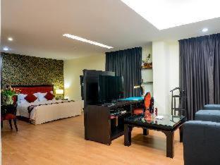מלון Atrium Boutique 3*