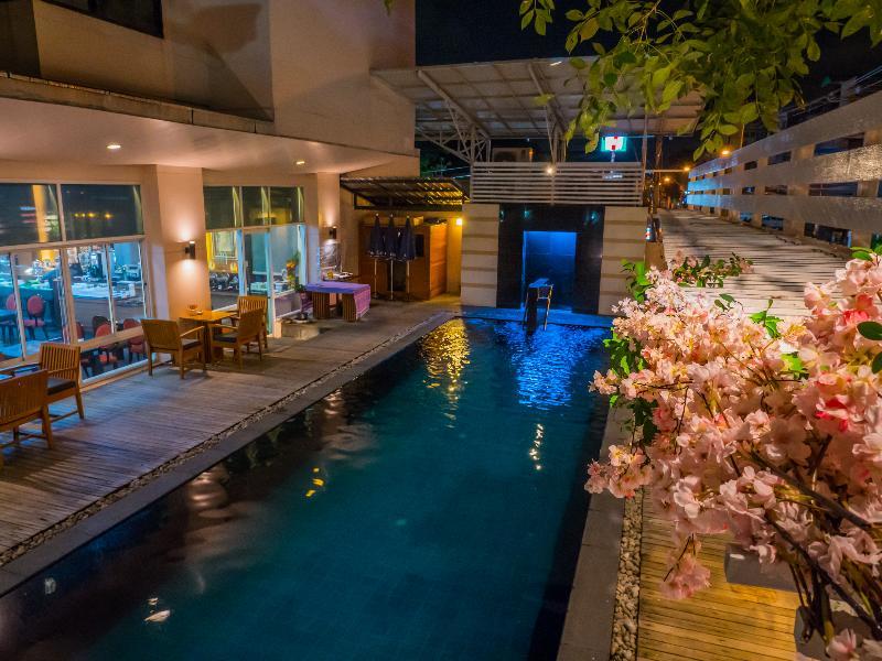 מלון Atrium Boutique בנגקוק